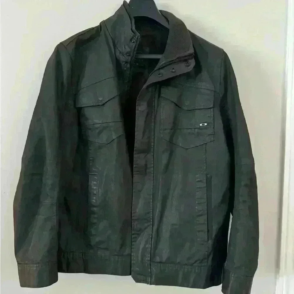 Oakley men jacket. Fall  season start. Ptp 23” length 27”